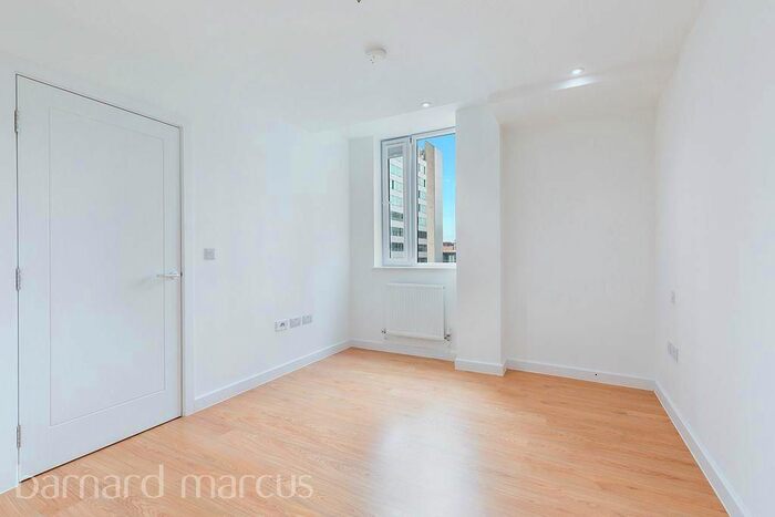 1 Bedroom Flat To Rent In - Sydenham Road, Croydon, CR0