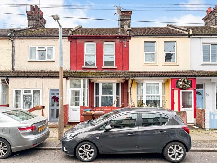 3 Bedroom Terraced House For Sale In Angle Road, Grays, Essex, RM20