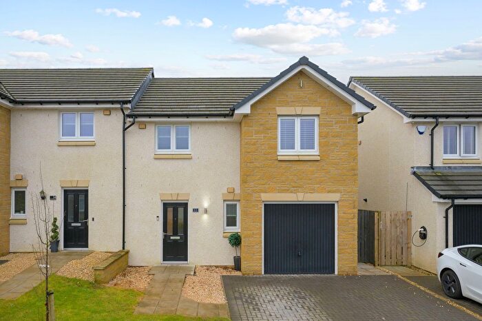 3 Bedroom Semi-Detached House For Sale In Croft Park Crescent, Whitburn, EH47
