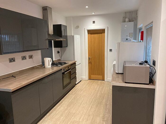 6 Bedroom End Of Terrace House To Rent In Dunkirk Road, Nottingham, NG7