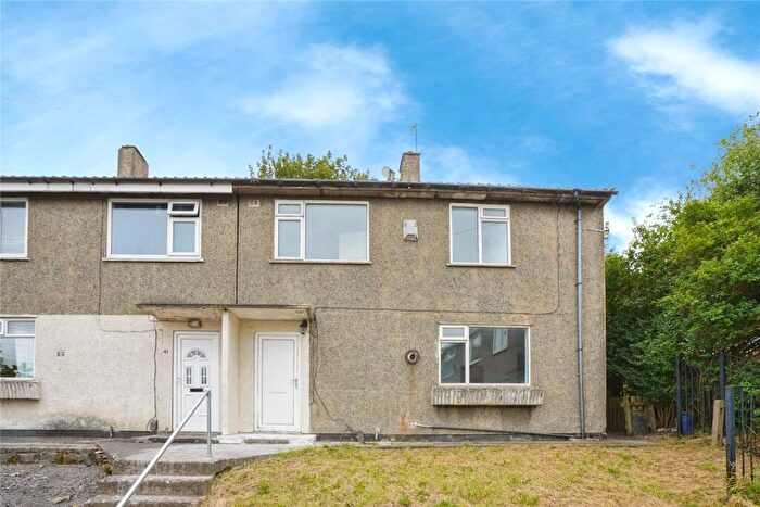 3 Bedroom Semi-Detached House To Rent In Ruffield Side, Bradford, BD12