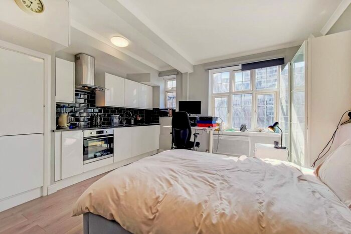 Studio For Sale In Sussex Gardens, Hyde Park Estate, London, W2