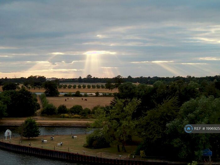 2 Bedroom Flat To Rent In Anglers Reach, Surbiton, KT6