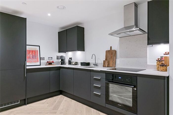 3 Bedroom Flat To Rent In Gaythorn Street, Salford, M5