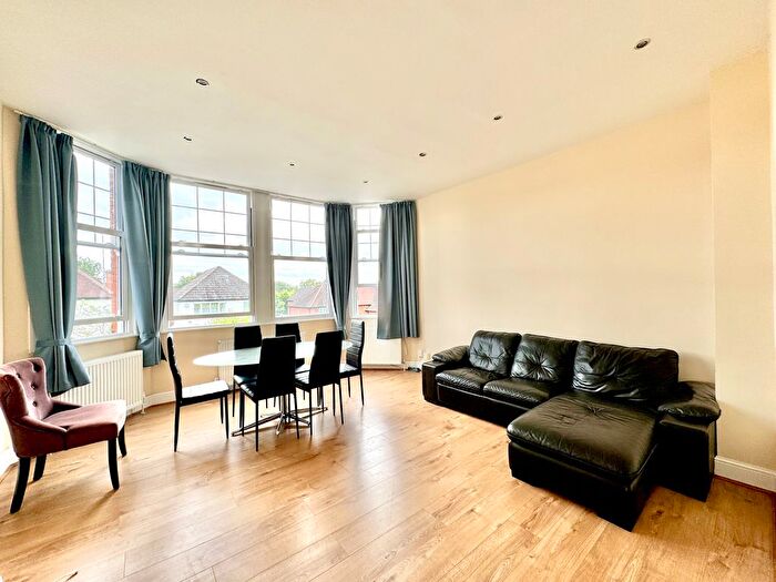 2 Bedroom Flat To Rent In St Marys Avenue, Finchley Central, London, N3