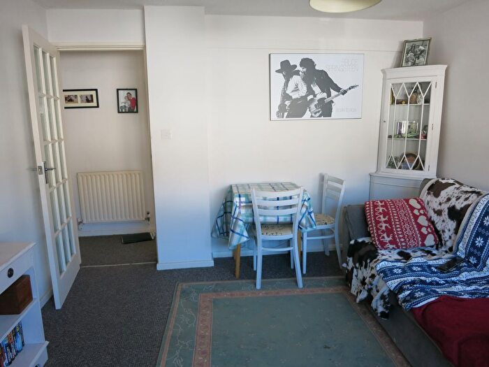 1 Bedroom Flat To Rent In St Johns Road, Westcott, Dorking, RH4