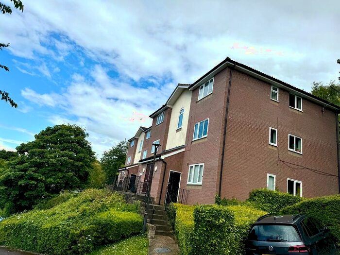 2 Bedroom Flat To Rent In Lingfield Close, High Wycombe, HP13