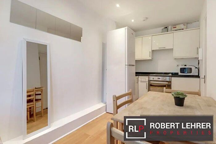 3 Bedroom Flat To Rent In Holloway Road, Archway, N7