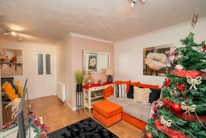 1 Bedroom Flat For Sale In Grantown Gardens, Glenmavis, ML6