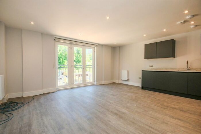 2 Bedroom Flat To Rent In Holden Road, London, N12