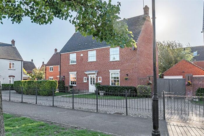 4 Bedroom Detached House For Sale In Osmund Road, Devizes, SN10