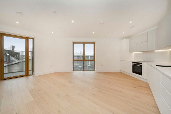 2 Bedroom Flat To Rent In Capital Interchange Way, Brentford, TW8