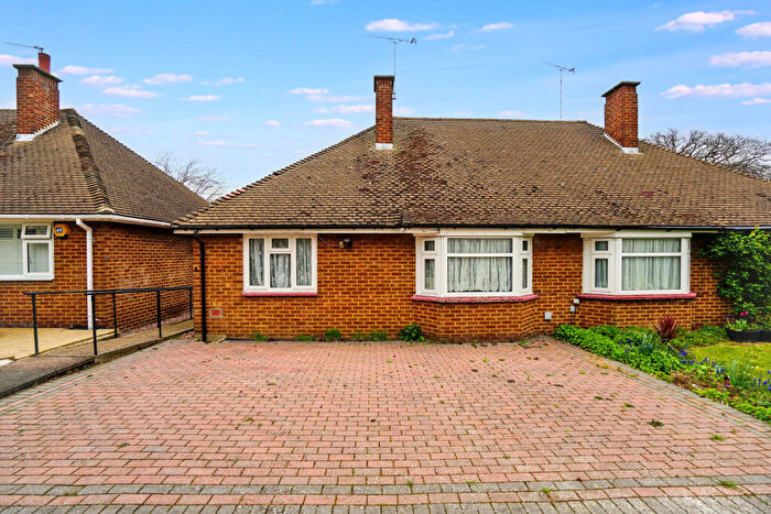 2 Bedroom Bungalow For Sale In Sevenoaks Close, Bexleyheath, Kent, DA7