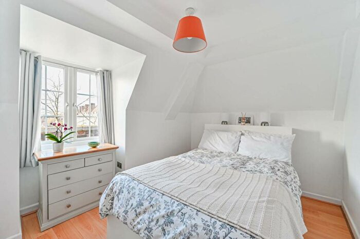 1 Bedroom Flat For Sale In Dog Kennel Hill Estate, East Dulwich, London, SE22