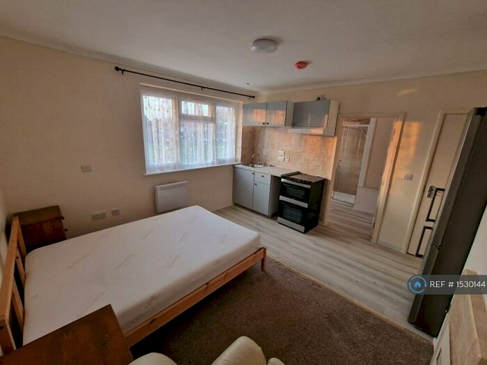 Studio To Rent In Marlowe Square, Mitcham, CR4