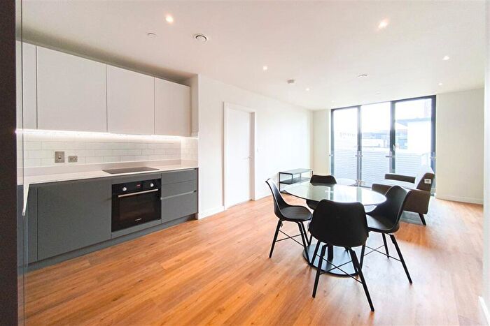 2 Bedroom Apartment To Rent In Mount Yard, M4