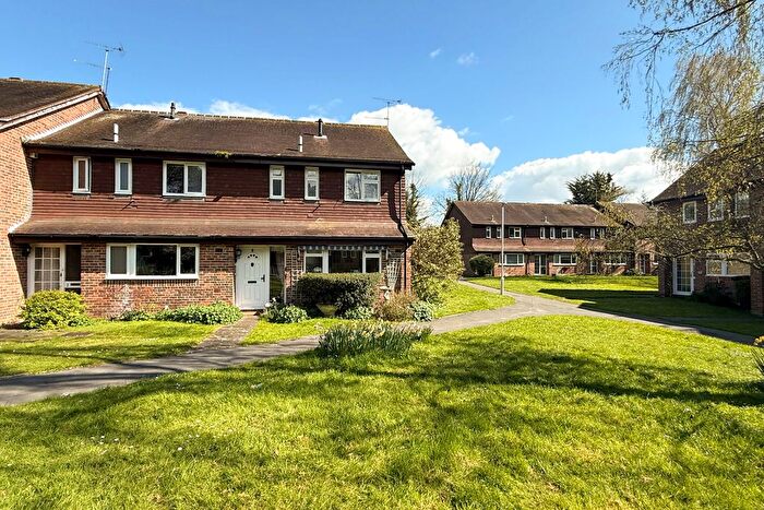 3 Bedroom End Of Terrace House For Sale In The Birches, Goring On Thames, RG8