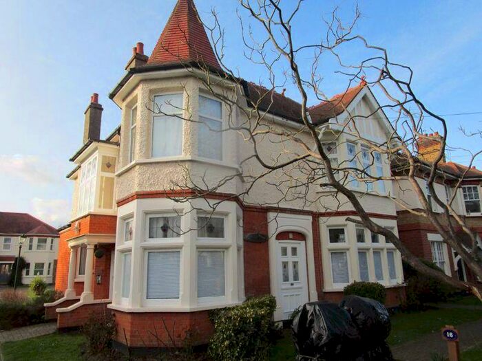 1 Bedroom Apartment To Rent In Parkgate, Westcliff-On-Sea, SS0