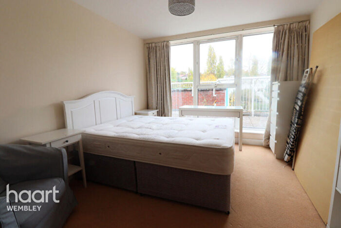 2 Bedroom Flat To Rent In The Avenue, Wembley, HA9