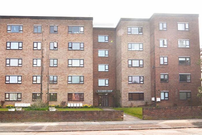 3 Bedroom Flat To Rent In Adelaide Road, Surbiton, KT6