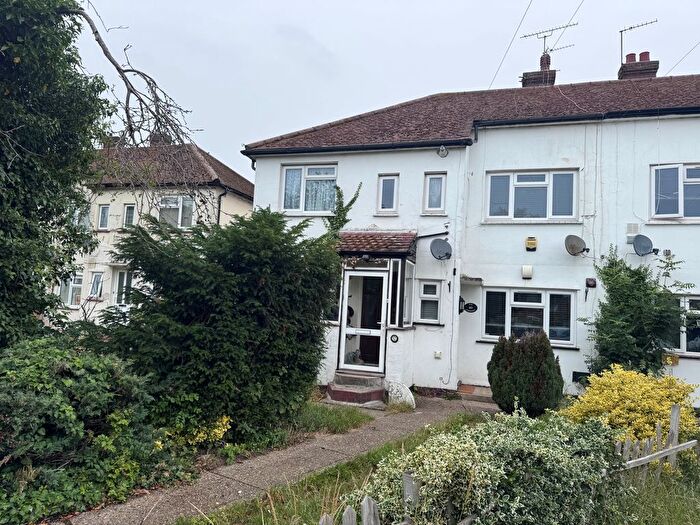 2 Bedroom Flat For Sale In The Crescent, Harlington, Hayes, UB3