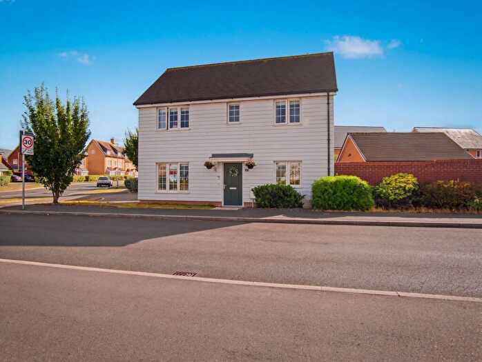 3 Bedroom Detached House For Sale In Windsor Road, Rochford, SS4