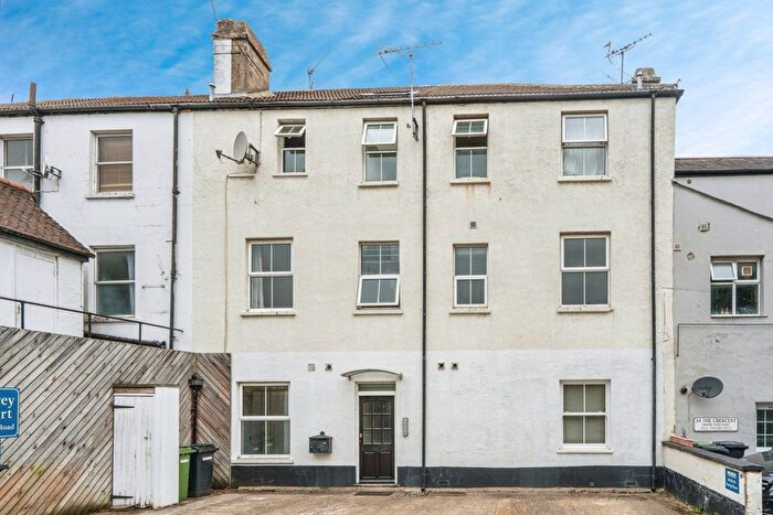 1 Bedroom Flat For Sale In Church Road, Leatherhead, Surrey, KT22