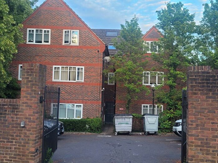 2 Bedroom Flat For Sale In Farley Hill, Luton, LU1