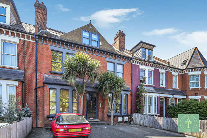 1 Bedroom Flat For Sale In Bounds Green Road, London, N22
