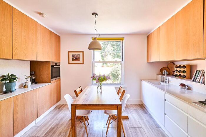 2 Bedroom Flat For Sale In Hornsey Rise Gardens, London, N19