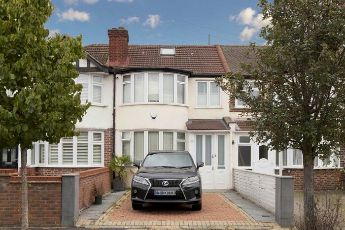4 Bedroom Property To Rent In Hodder Drive, Perivale, Greenford, UB6