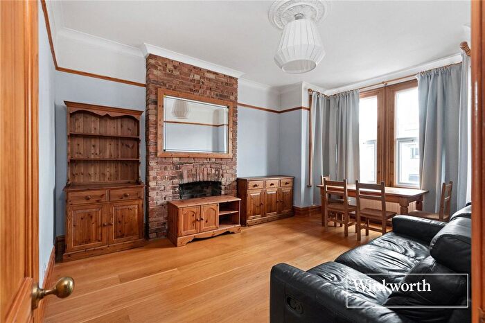 3 Bedroom Flat To Rent In Cavendish Avenue, London, N3