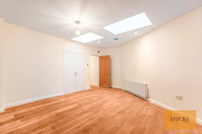 1 Bedroom Flat To Rent In Cliff Road, Camden, London, NW1