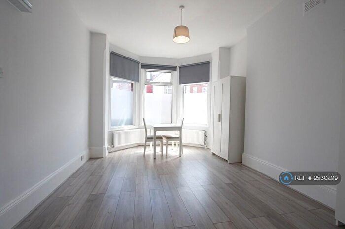 Studio To Rent In Haringey, London, N22