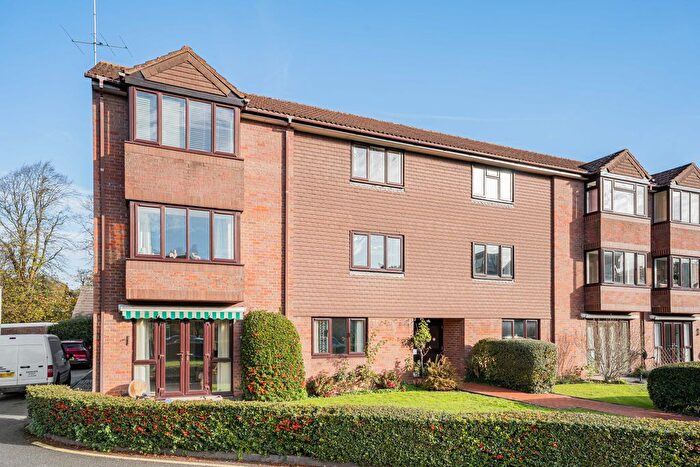 2 Bedroom Flat For Sale In Broadwater, Berkhamsted, HP4