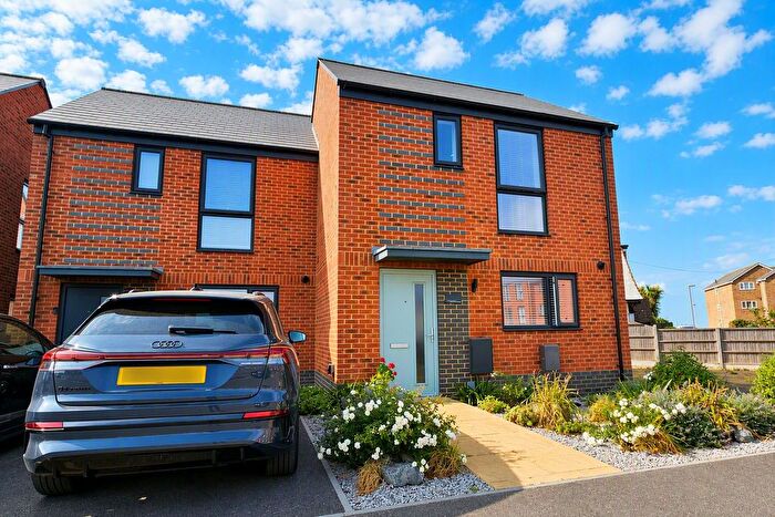 1 Bedroom End Of Terrace House For Sale In Implacable Road, Lee-On-The-Solent, PO13