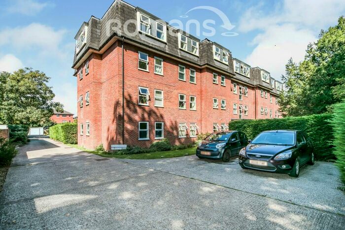 Apartment To Rent In Brechin Court, Reading, RG1