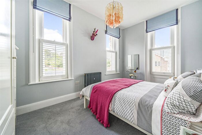 2 Bedroom Flat For Sale In Douglas Avenue, Exmouth, Devon, EX8