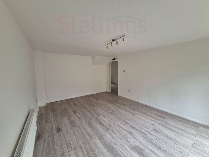 4 Bedroom Terraced House To Rent In Wheatley Close, London, NW4