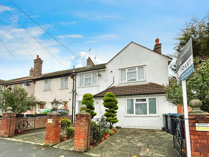 2 Bedroom Maisonette To Rent In Gurney Crescent, Croydon, CR0