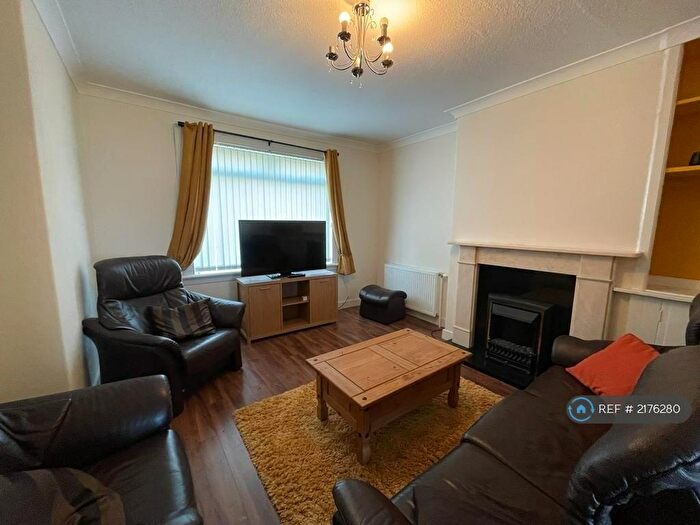 2 Bedroom Flat To Rent In Polson Drive, Johnstone, PA5