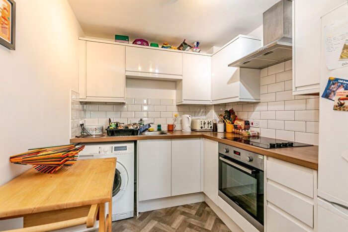 2 Bedroom Flat For Sale In West Street, Bedminster, Bristol, BS3