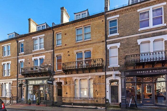 2 Bedroom Apartment For Sale In Southgate Street, Winchester, SO23
