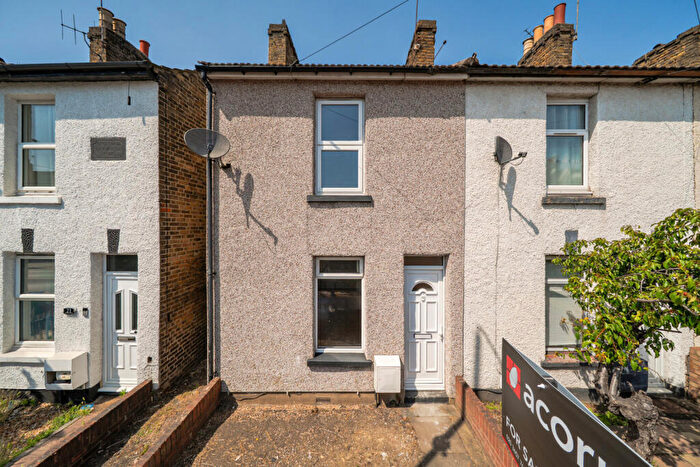 3 Bedroom End Of Terrace House For Sale In Manor Road, Erith, DA8