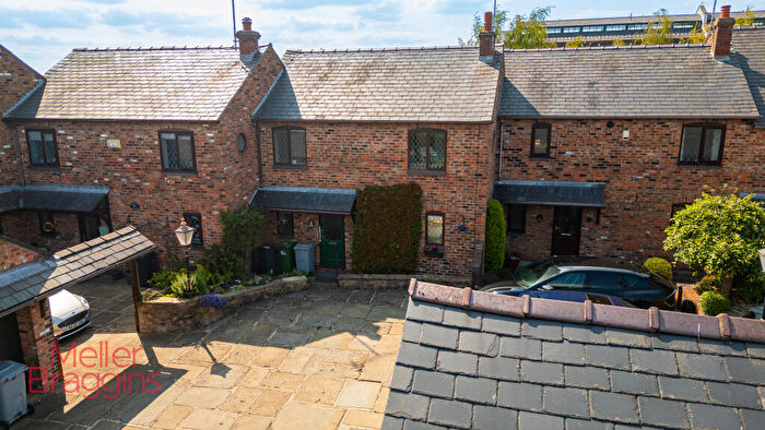 2 Bedroom Mews For Sale In Roan Court, Macclesfield, SK11