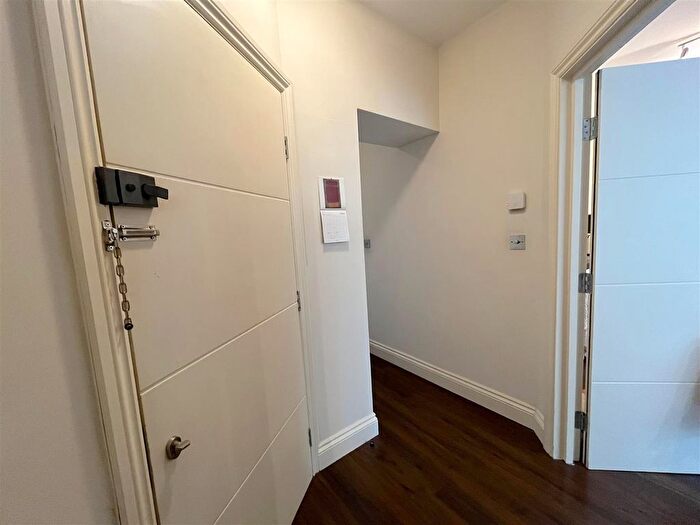 2 Bedroom Flat To Rent In Crescent Road, London, N8