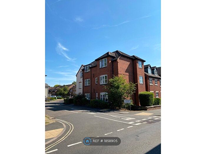 2 Bedroom Flat To Rent In Yeomanry Close, Warwick, CV34