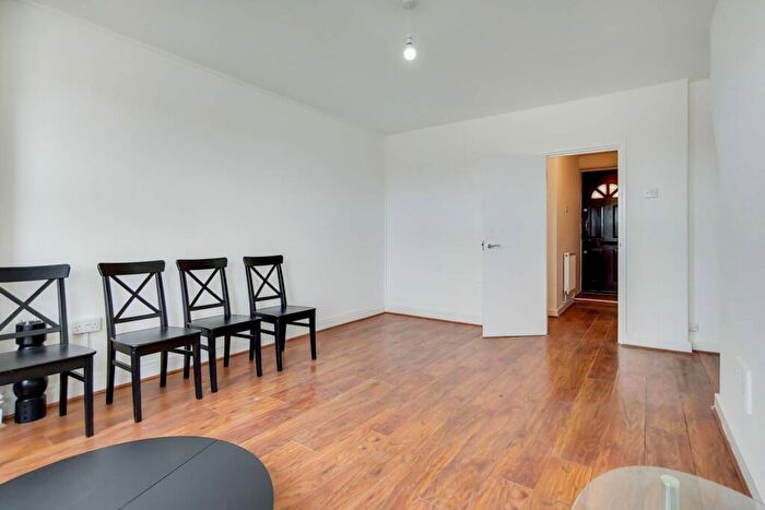 2 Bedroom Flat To Rent In Waterloo Gardens, Victoria Park, London, E2