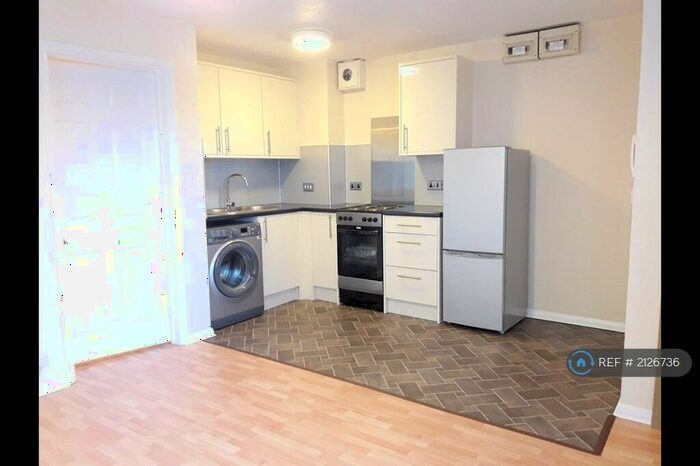1 Bedroom Flat To Rent In Dunnock Close, Rowland's Castle, PO9
