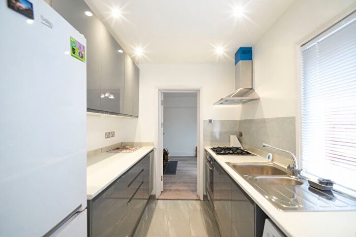 3 Bedroom Semi Detached House To Rent In Guildford, GU1